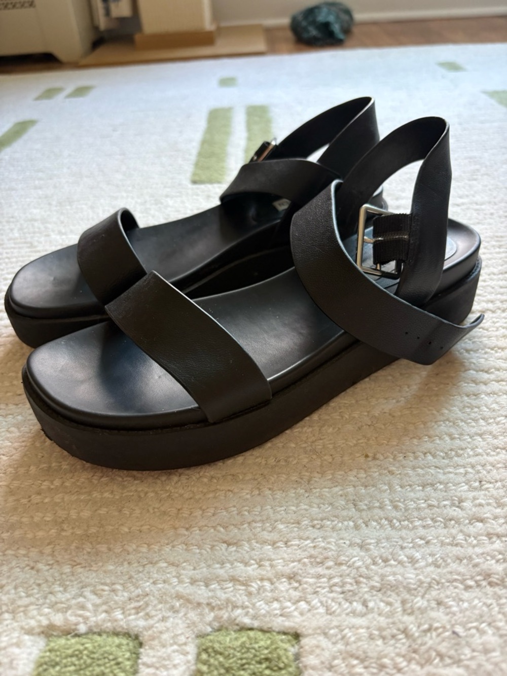 Steve Madden Rileey Black Platform Sandal - Picture 2 of 7